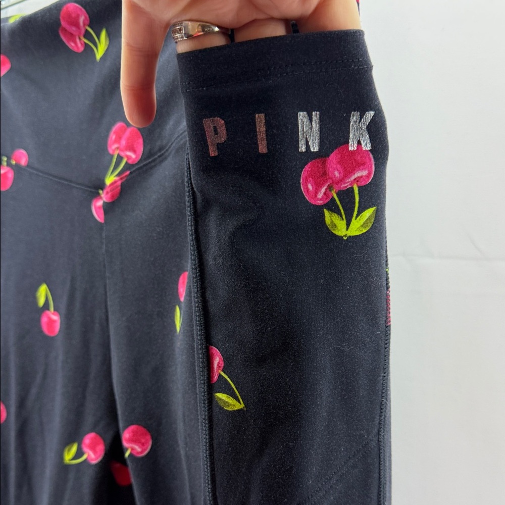 PINK Victoria’s Secret Ultimate Black Cherry Print 7/8 Leggings Size Large - Picture 5 of 10